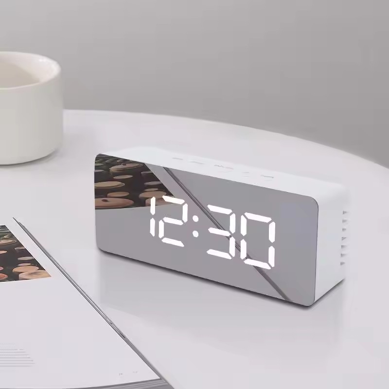 1 قطعة ساعة رقمية بيضاء LED مر - مراجعة Lighting Home Decor Wall Clocks وسعره